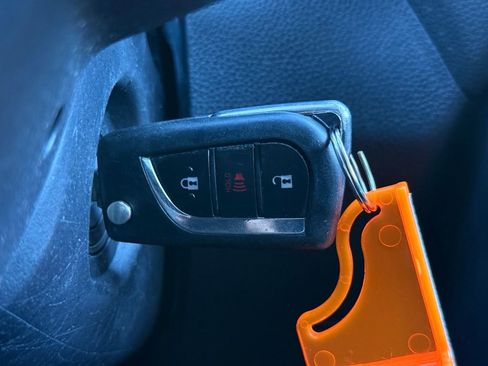 Used 2021 Toyota RAV4 LE image 37