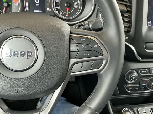 Used 2019 Jeep Cherokee Latitude Plus w/ Comfort/Convenience Group image 13