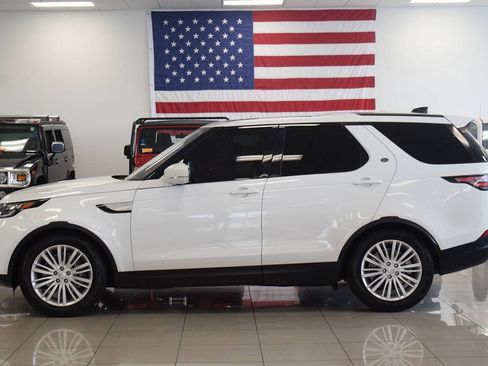 Used 2017 Land Rover Discovery HSE AWD/4WD image 4