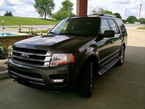Used 2017 Ford Expedition Limited AWD/4WD image 2