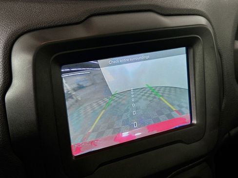 Used 2019 Jeep Renegade Latitude w/ Popular Equipment Group image 14