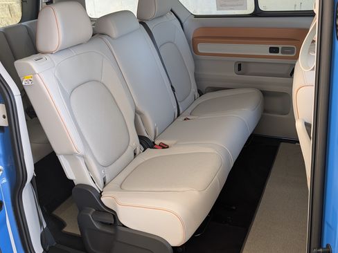 Used 2025 Volkswagen ID. Buzz 1st Edition RWD image 23