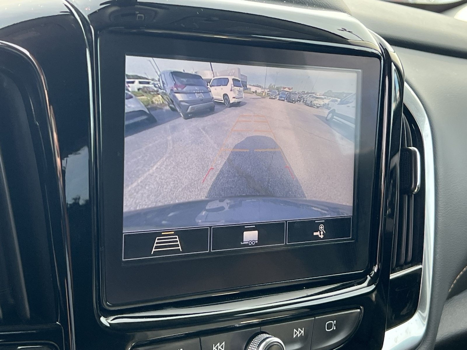 Used 2021 Chevrolet Traverse LT AWD/4WD image 19