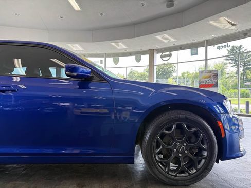 Used 2020 Chrysler 300 S w/ 300S Premium Group AWD/4WD image 4