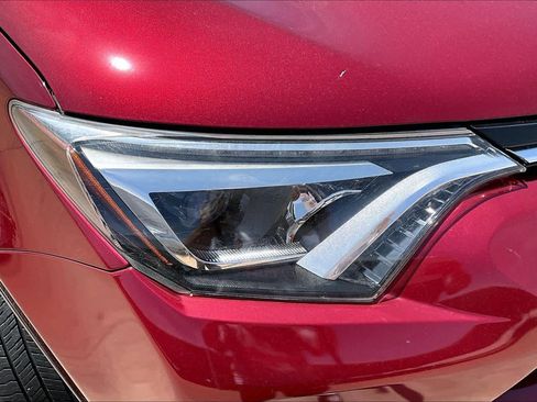 Used 2018 Toyota RAV4 Limited FWD image 27