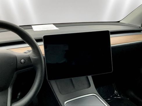 Used 2024 Tesla Model Y 2WD image 9