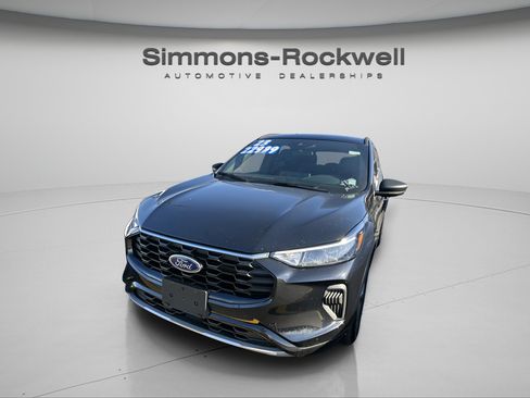 Used 2023 Ford Escape ST-Line w/ Tech Pack #1 image 3