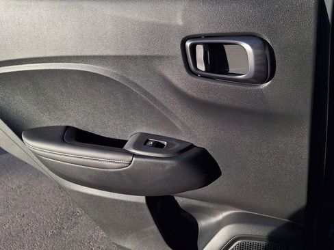 New 2024 Hyundai Venue Limited FWD image 13