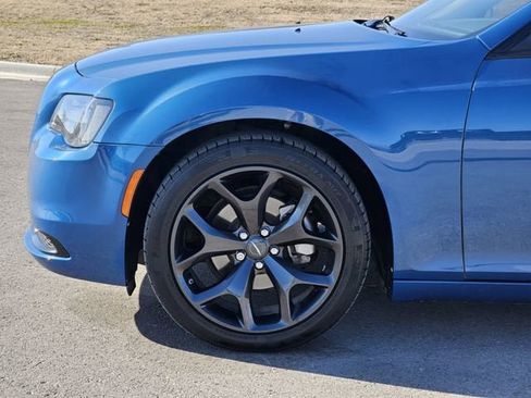 Used 2022 Chrysler 300 Touring w/ Sport Appearance Package image 10