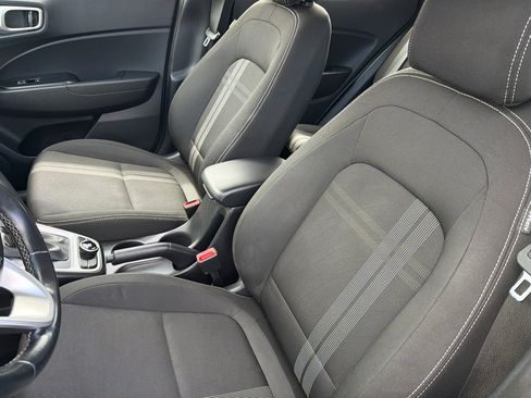 Used 2023 Hyundai Venue SEL FWD image 18