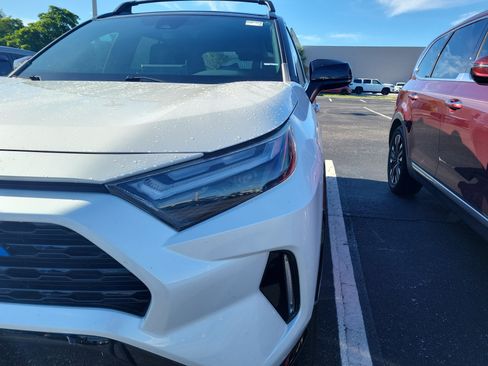 Used 2022 Toyota RAV4 XSE AWD/4WD image 4