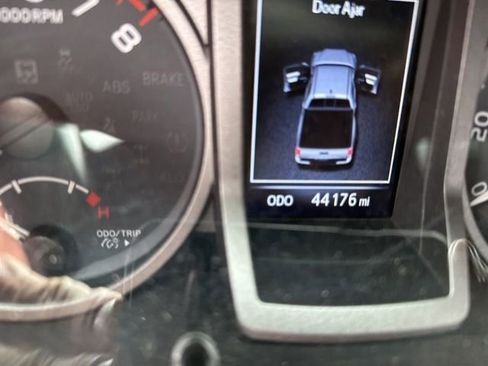 Used 2023 Toyota Tacoma TRD Off-Road AWD/4WD image 9