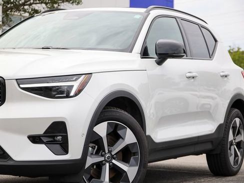 Certified 2026 Volvo XC40 B5 Plus AWD/4WD image 20