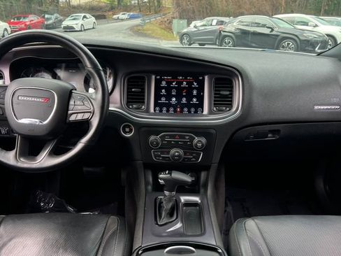 Used 2017 Dodge Charger SXT w/ Premium Group image 17