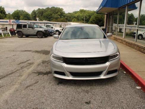Used 2022 Dodge Charger SXT w/ Leather Interior Group RWD image 2