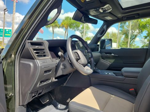 Used 2025 Lexus GX 550 AWD/4WD image 9