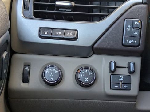 Used 2016 Chevrolet Suburban LTZ image 30