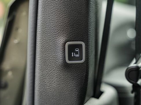 New 2027 Chrysler Pacifica Select FWD image 40