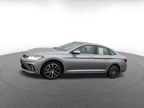 Used 2025 Volkswagen Jetta SE image 8