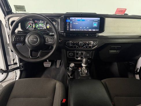 Used 2024 Jeep Wrangler Unlimited w/ Convenience Group AWD/4WD image 14