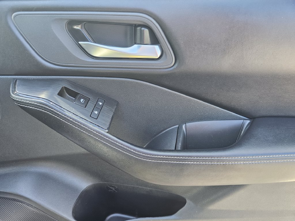 Used 2024 Nissan Rogue SV FWD image 12