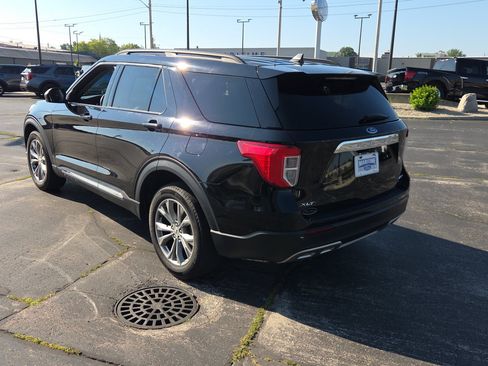 Used 2022 Ford Explorer XLT w/ Equipment Group 202A AWD/4WD image 5