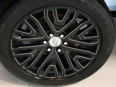 Used 2019 Chevrolet Silverado 1500 High Country w/ High Country Premium Package image 23