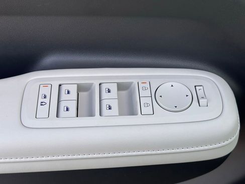 Certified 2025 Hyundai Santa Fe SEL image 18