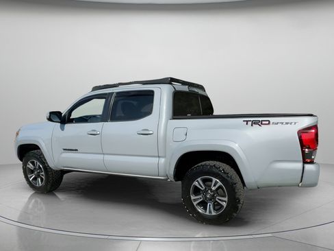 Used 2019 Toyota Tacoma TRD Sport image 18