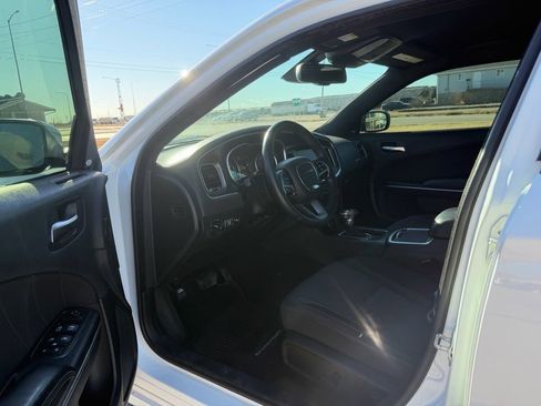 Used 2015 Dodge Charger SXT RWD image 6