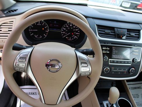 Used 2016 Nissan Altima 2.5 S w/ Power Driver Seat Package image 19