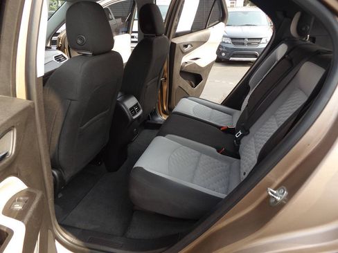 Used 2018 Chevrolet Equinox LS AWD/4WD image 15