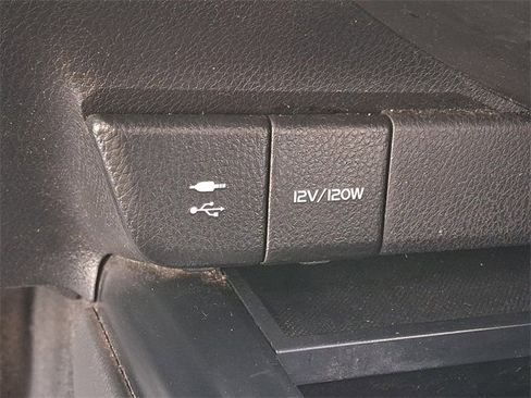 Used 2019 Toyota Camry SE image 25