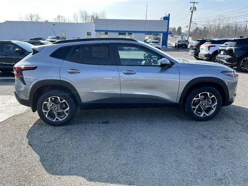 New 2026 Chevrolet Trax LT w/ LT Convenience Package image 7