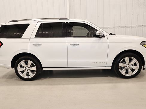 Certified 2024 Ford Expedition Platinum image 2