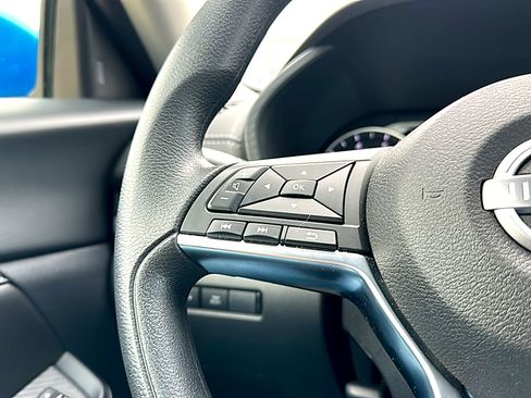 Certified 2025 Nissan Sentra SV image 29