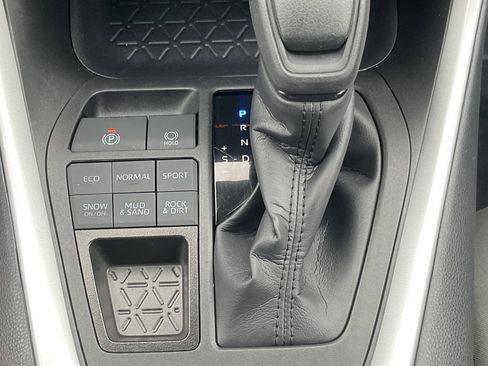 Used 2025 Toyota RAV4 XLE image 18