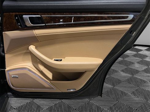 Used 2020 Porsche Panamera 4S image 17