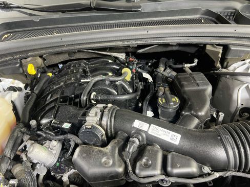 Used 2023 Jeep Grand Cherokee Laredo RWD image 27