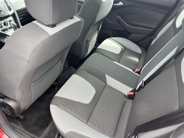 Used 2014 Ford Focus SE w/ SE Sport Package FWD image 17