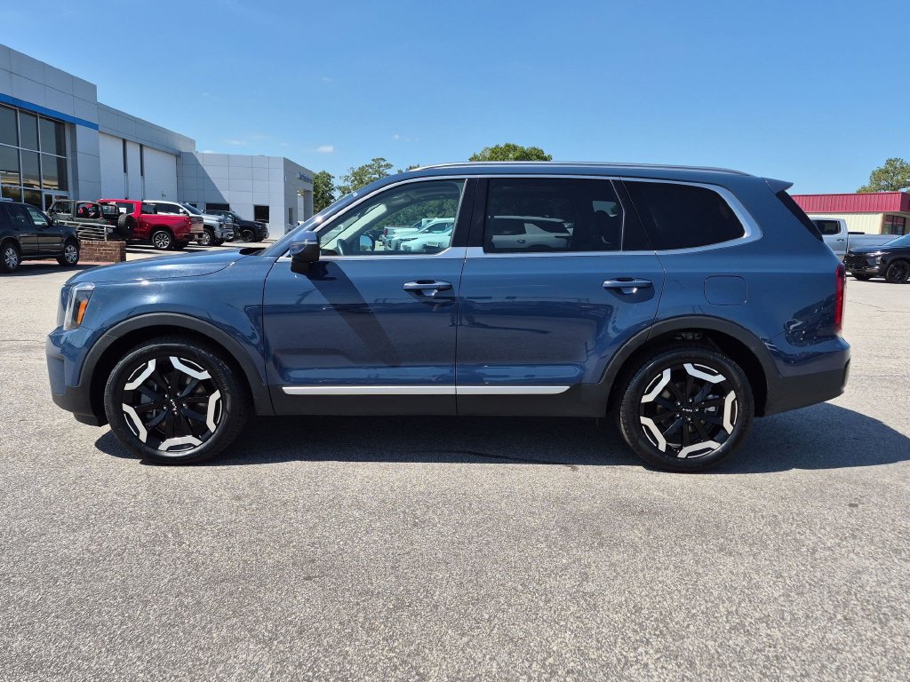 Used 2025 Kia Telluride S FWD image 9