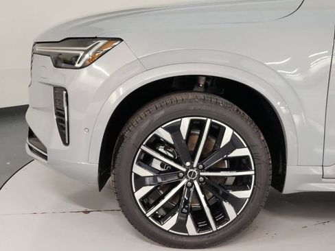 New 2026 Volvo XC90 B6 Plus w/ Protection Package Premier AWD/4WD image 11