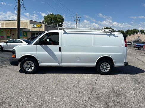 Used 2014 Chevrolet Express 1500 RWD image 2