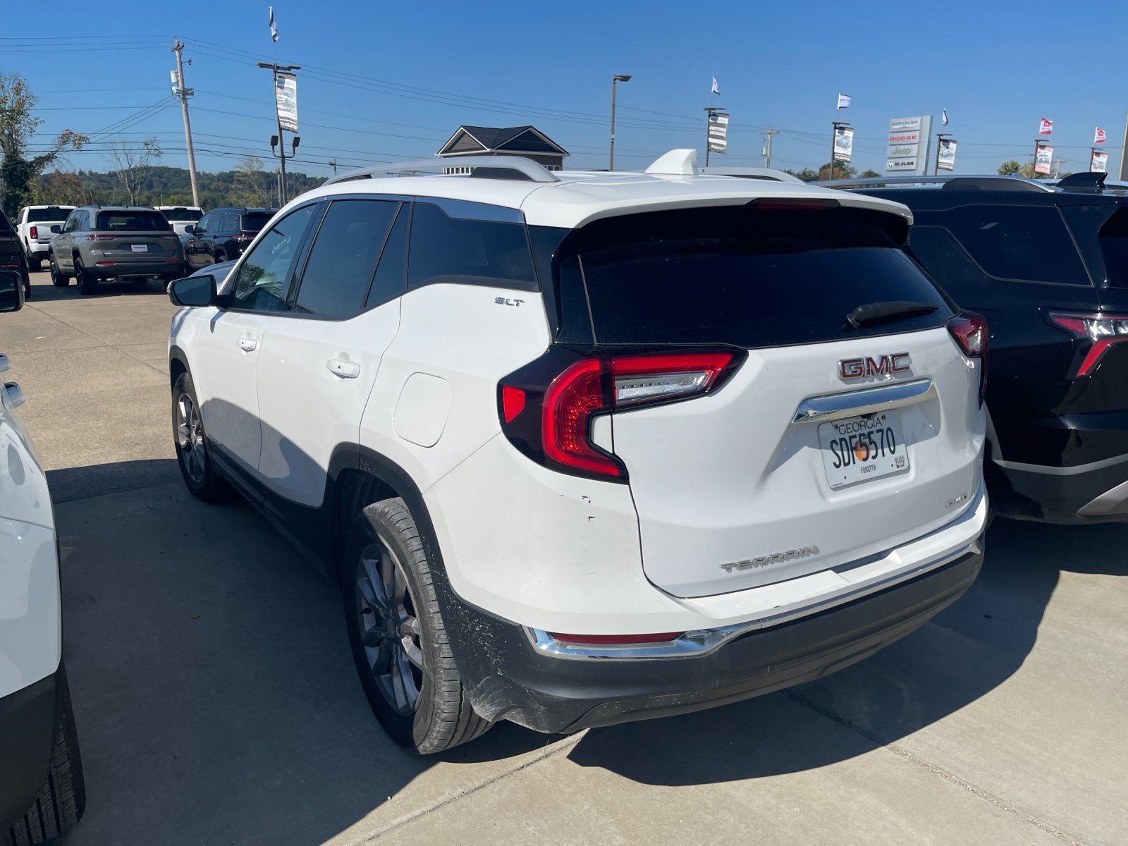 Used 2024 GMC Terrain SLT AWD/4WD image 2