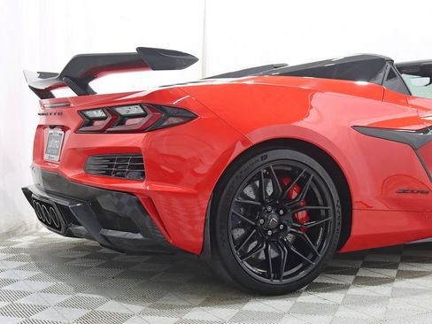 Used 2024 Chevrolet Corvette Z06 w/ Z07 Performance Package RWD image 10