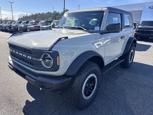 New 2025 Ford Bronco 2-Door w/ Sasquatch Package AWD/4WD image 3