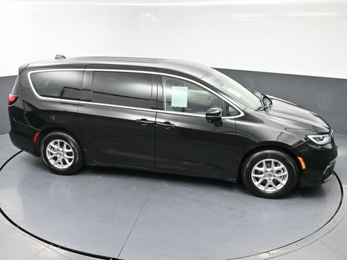 Used 2024 Chrysler Pacifica Touring-L image 47