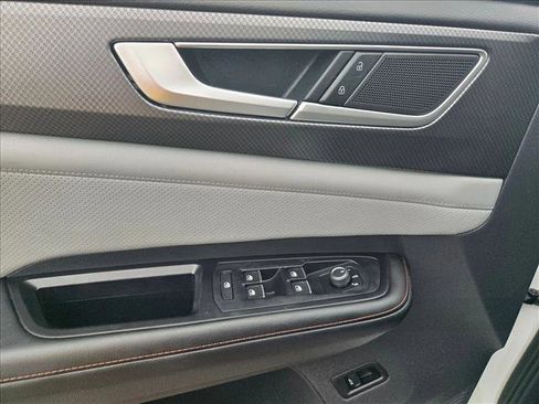 Used 2024 Volkswagen Atlas Peak Edition SE AWD/4WD image 13