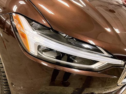 Used 2018 Volvo XC60 T5 Momentum w/ Vision Package image 28