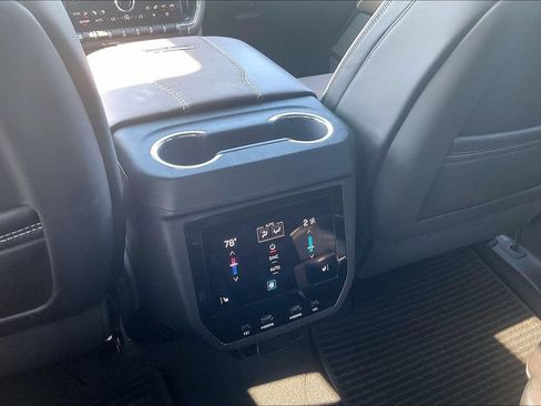 Used 2025 GMC Yukon Denali Ultimate AWD/4WD image 10